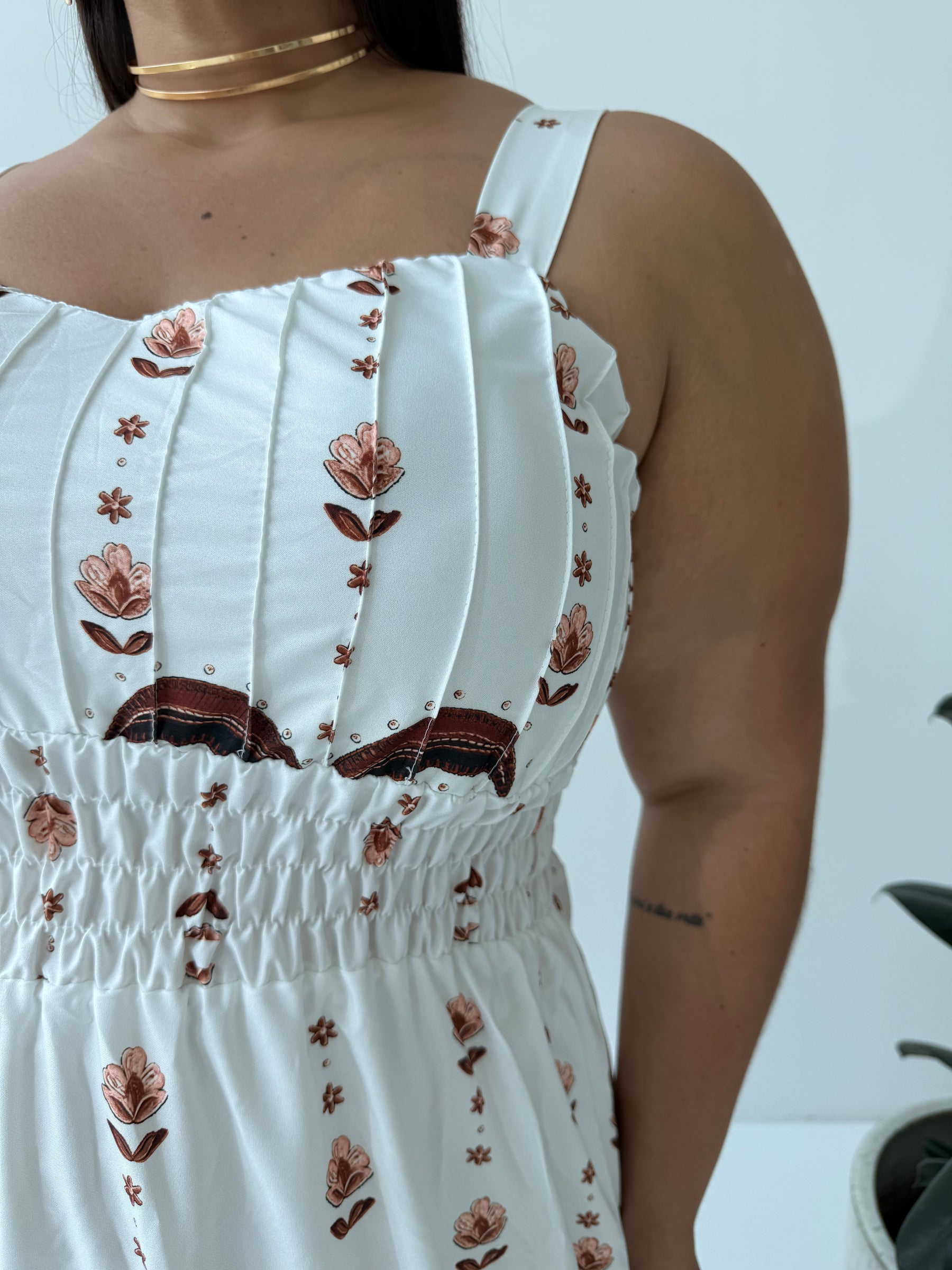 Vestido Feminino Crepe de Seda Marrom com Elástico nas Costas – Tayla Sandra Fashion