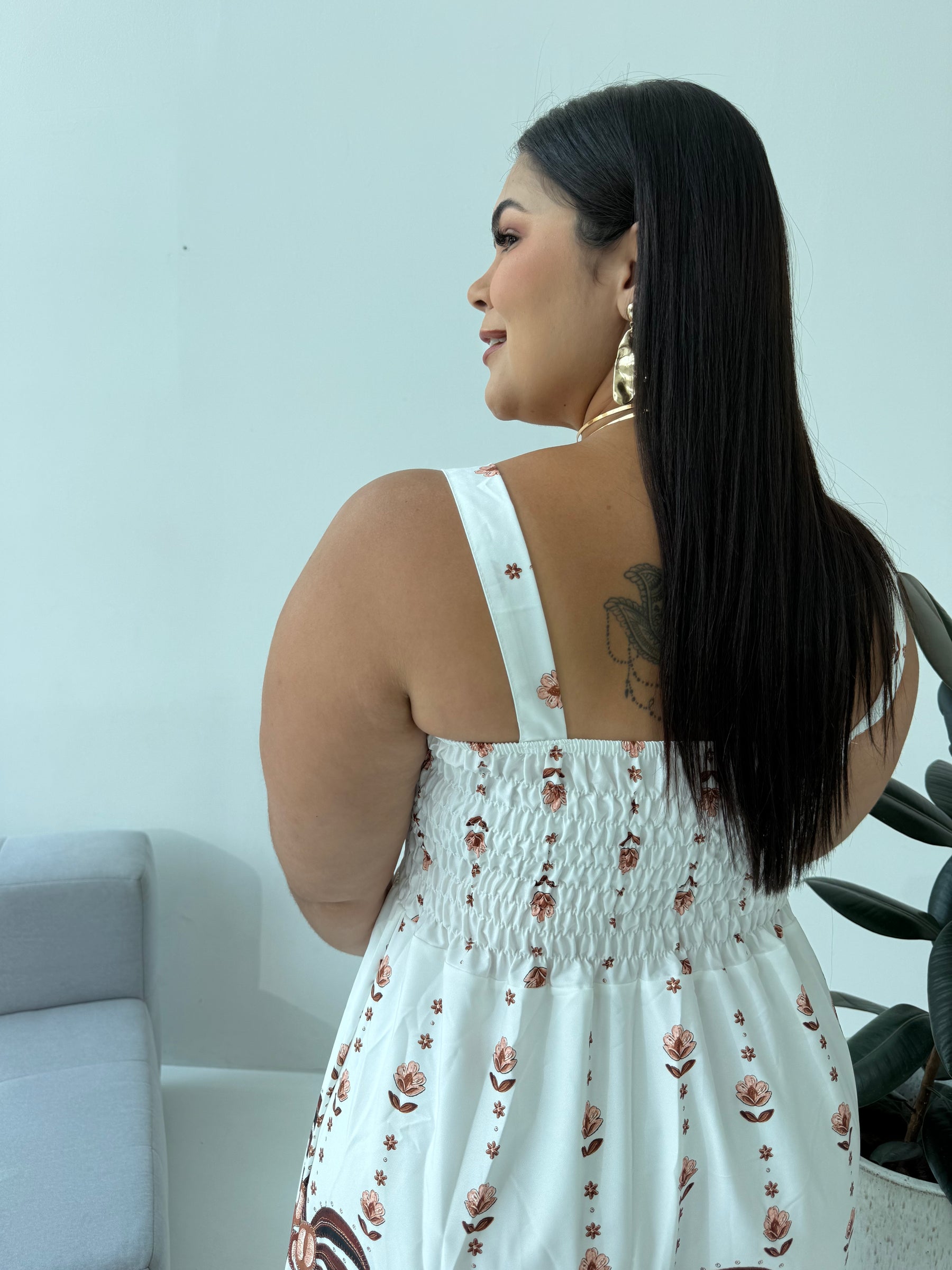 Vestido Feminino Crepe de Seda Marrom com Elástico nas Costas – Tayla Sandra Fashion