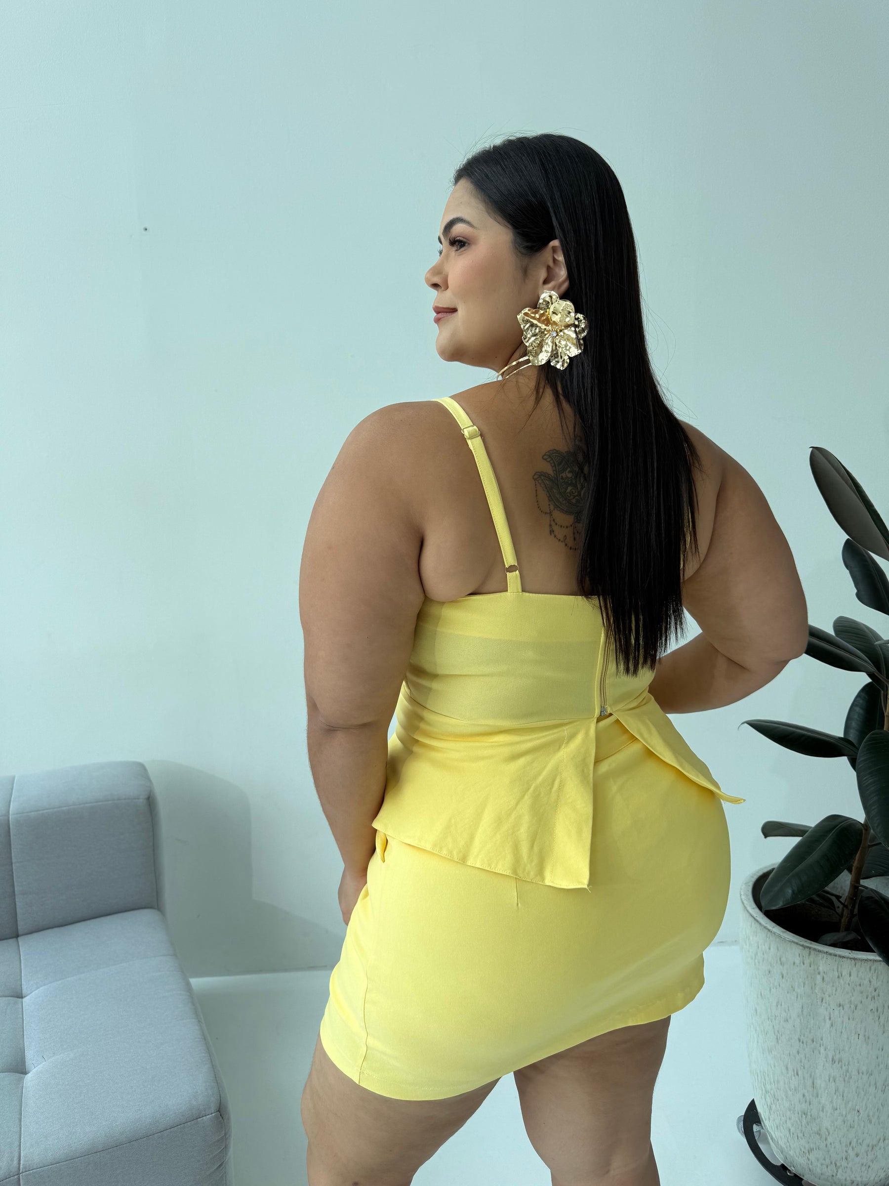 Blusa Candy Color Amarela – Sofisticação e Alegria em um Toque de Cor