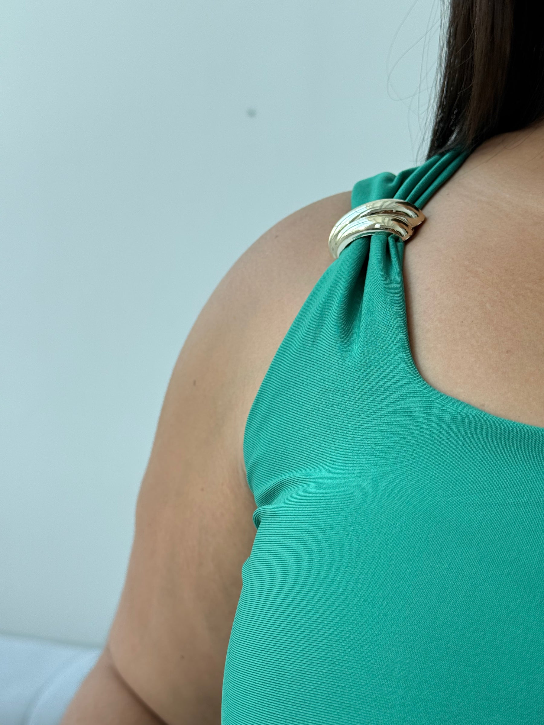 Blusa Patrícia Verde – Sofisticação e Frescor em Cada Detalhe