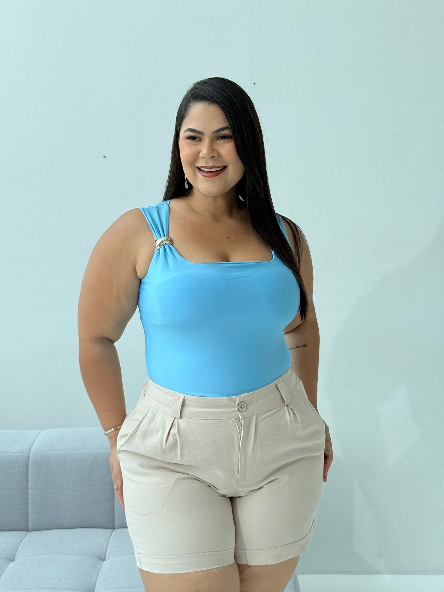 Blusa Patrícia Azul – Conforto, Estilo e Toque de Elegância