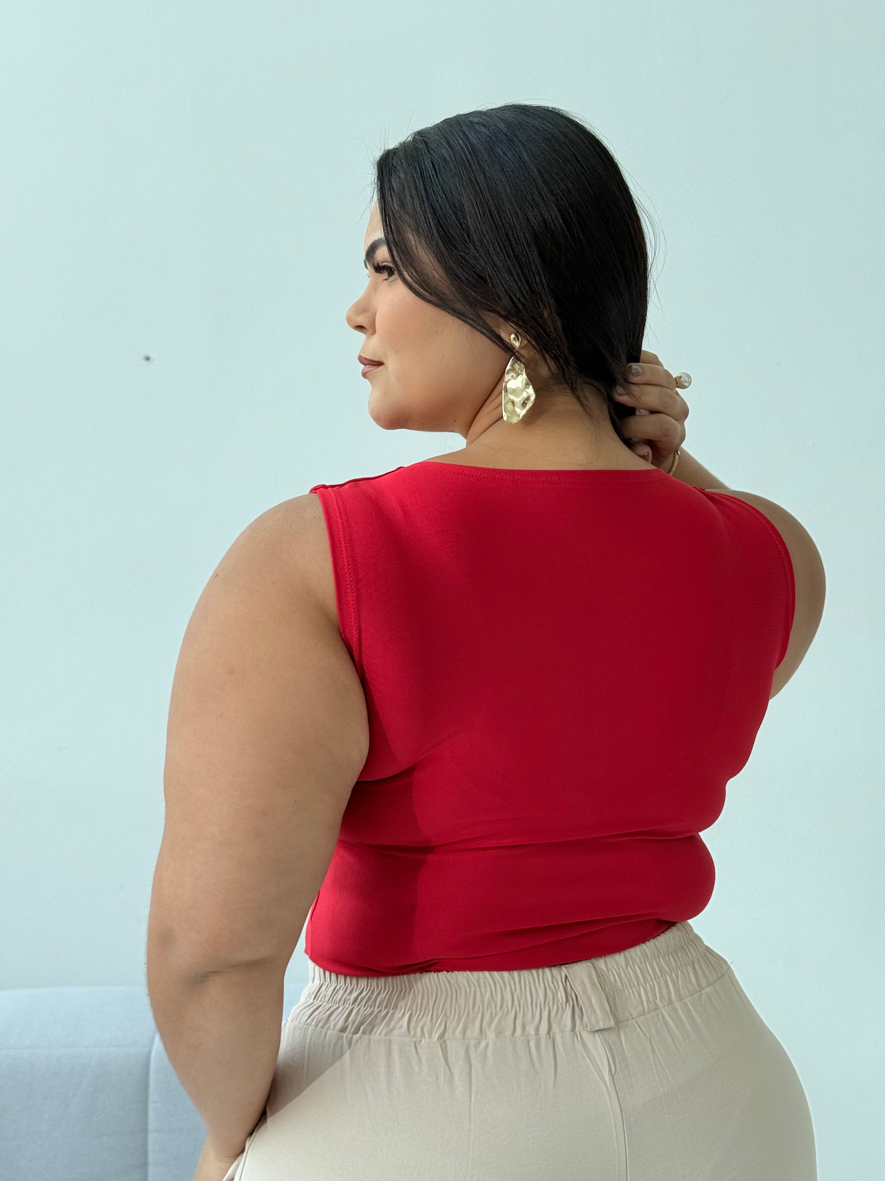 Blusa Patrícia Vermelha – Elegância e Poder em Uma Só Peça