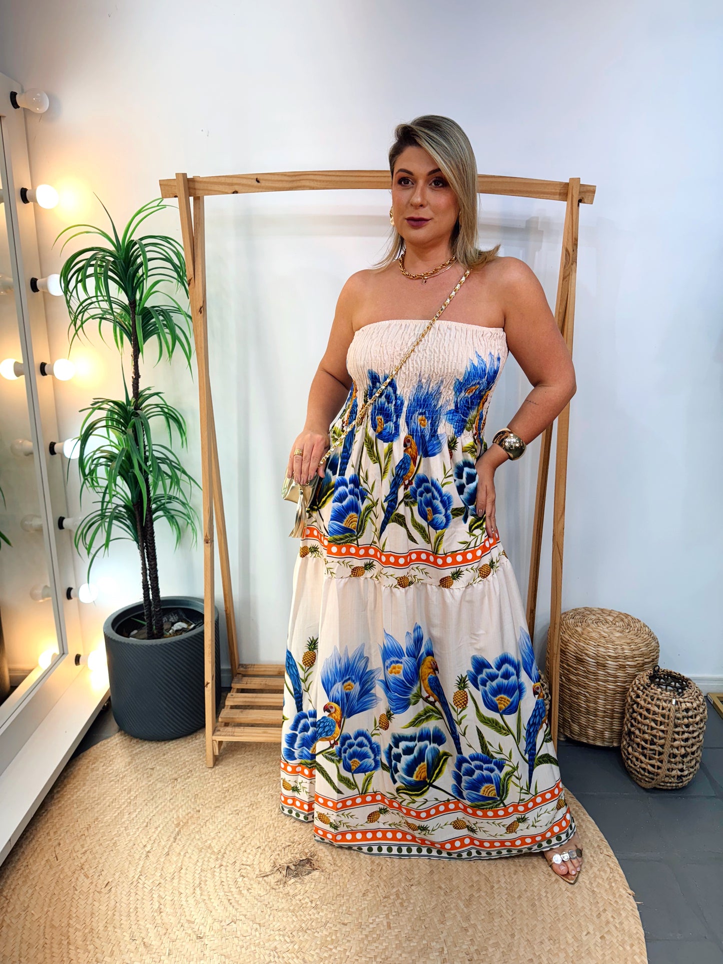 Vestido Helena Majestade - A Elegância Tropical com Ajuste Perfeito