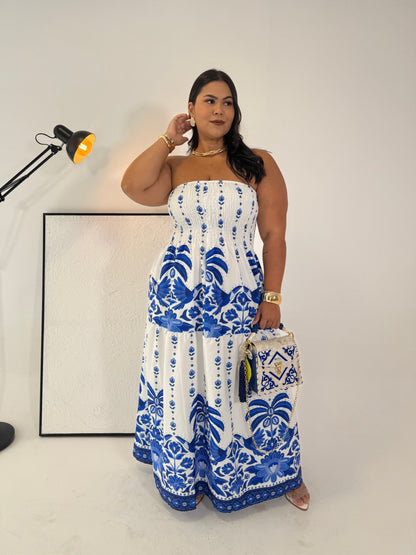 Vestido Helena Azul Majestade - A Elegância Tropical com Ajuste Perfeito
