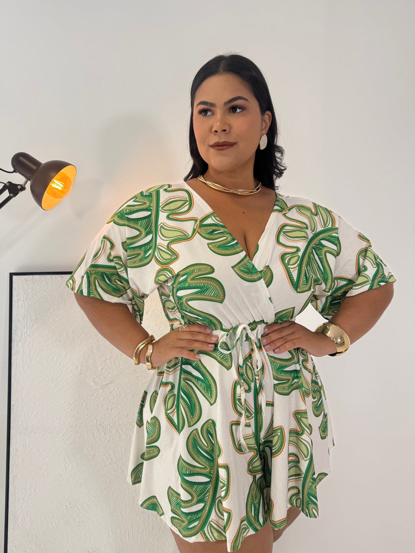 Macaquinho Sofia Folhagem - A Explosão de Frescor e Estilo Tropical que Você Precisa