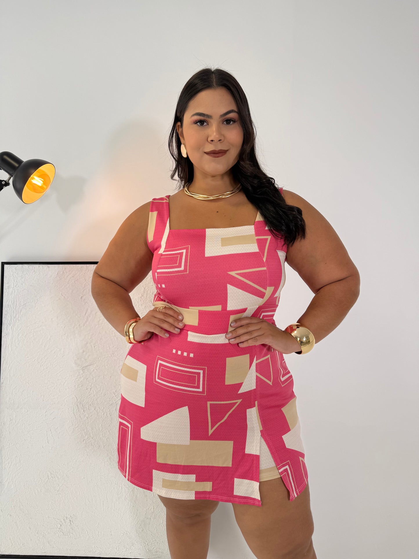 Macaquinho Feminino Alice Rosa - Estilo Geométrico e Conforto em uma Peça Única