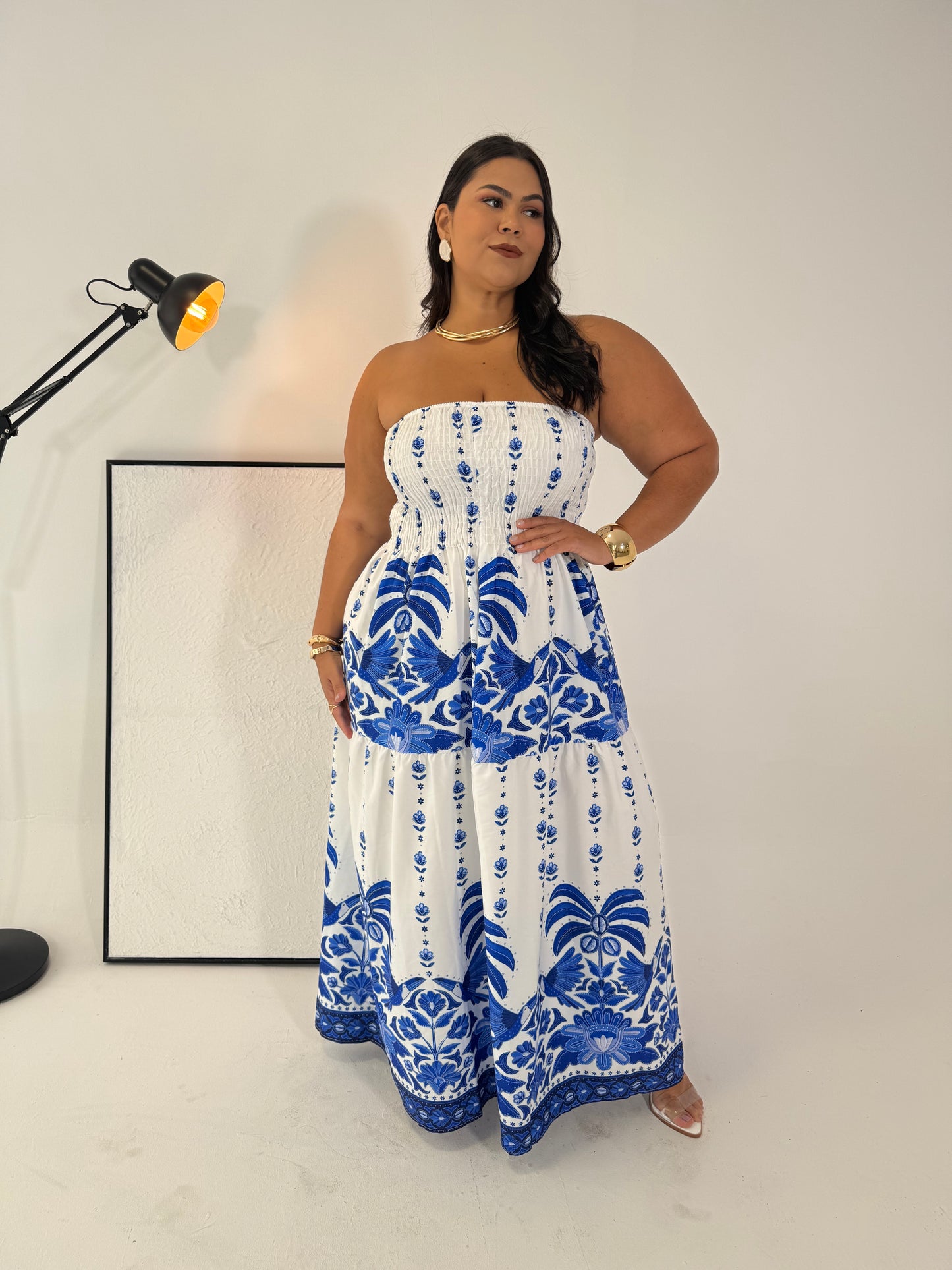 Vestido Helena Azul Majestade - A Elegância Tropical com Ajuste Perfeito