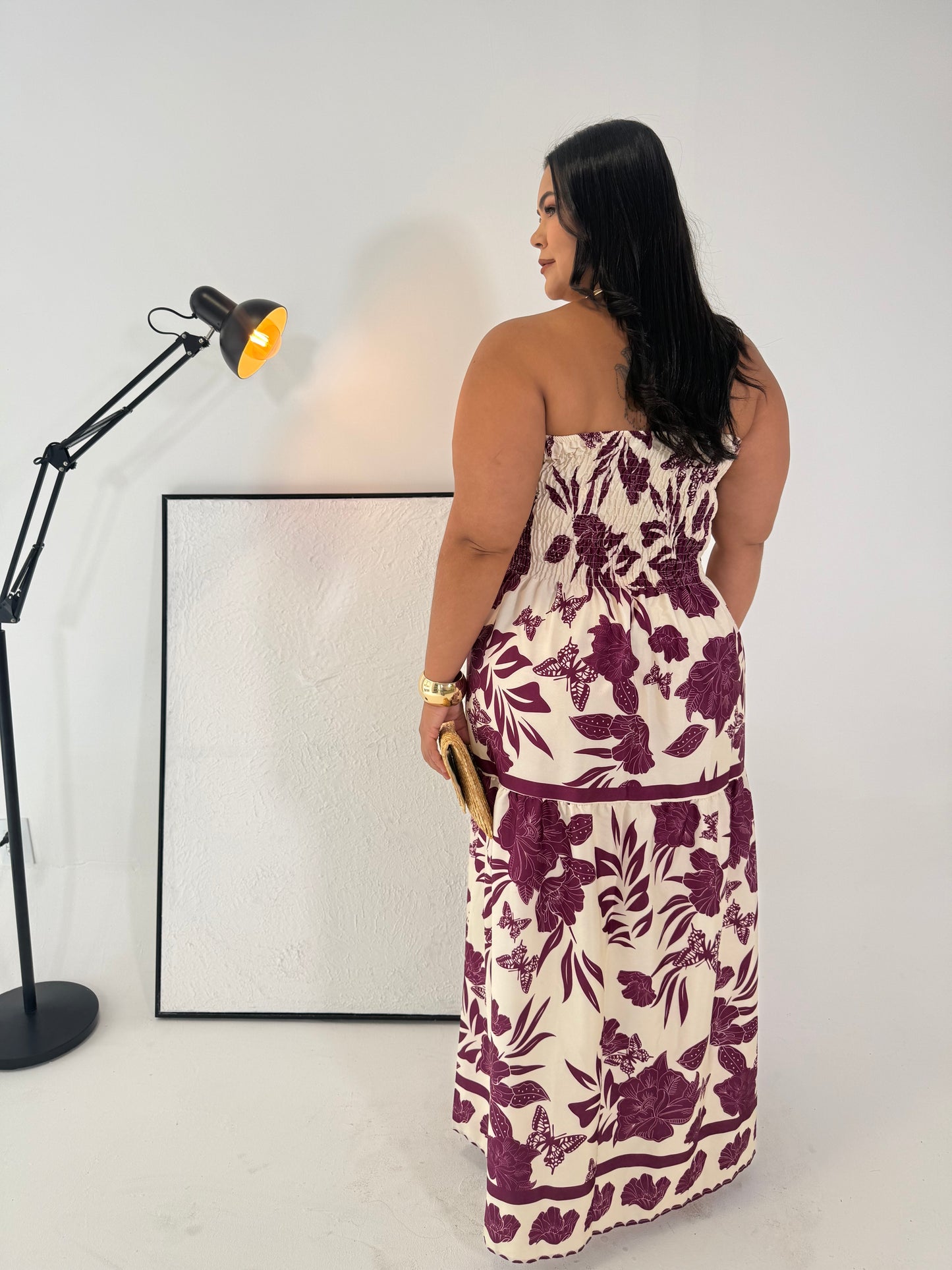 Vestido Helena Roxo Majestade - A Elegância Tropical com Ajuste Perfeito