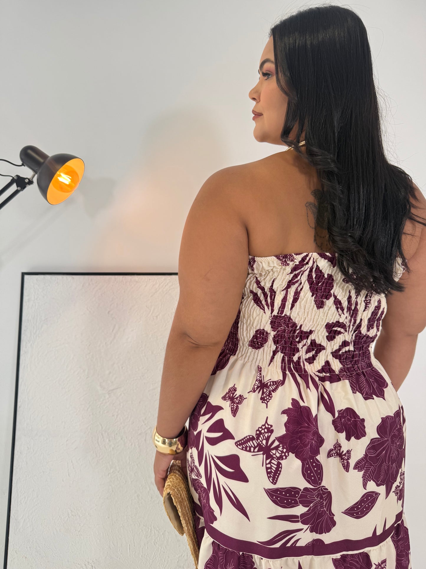 Vestido Helena Roxo Majestade - A Elegância Tropical com Ajuste Perfeito
