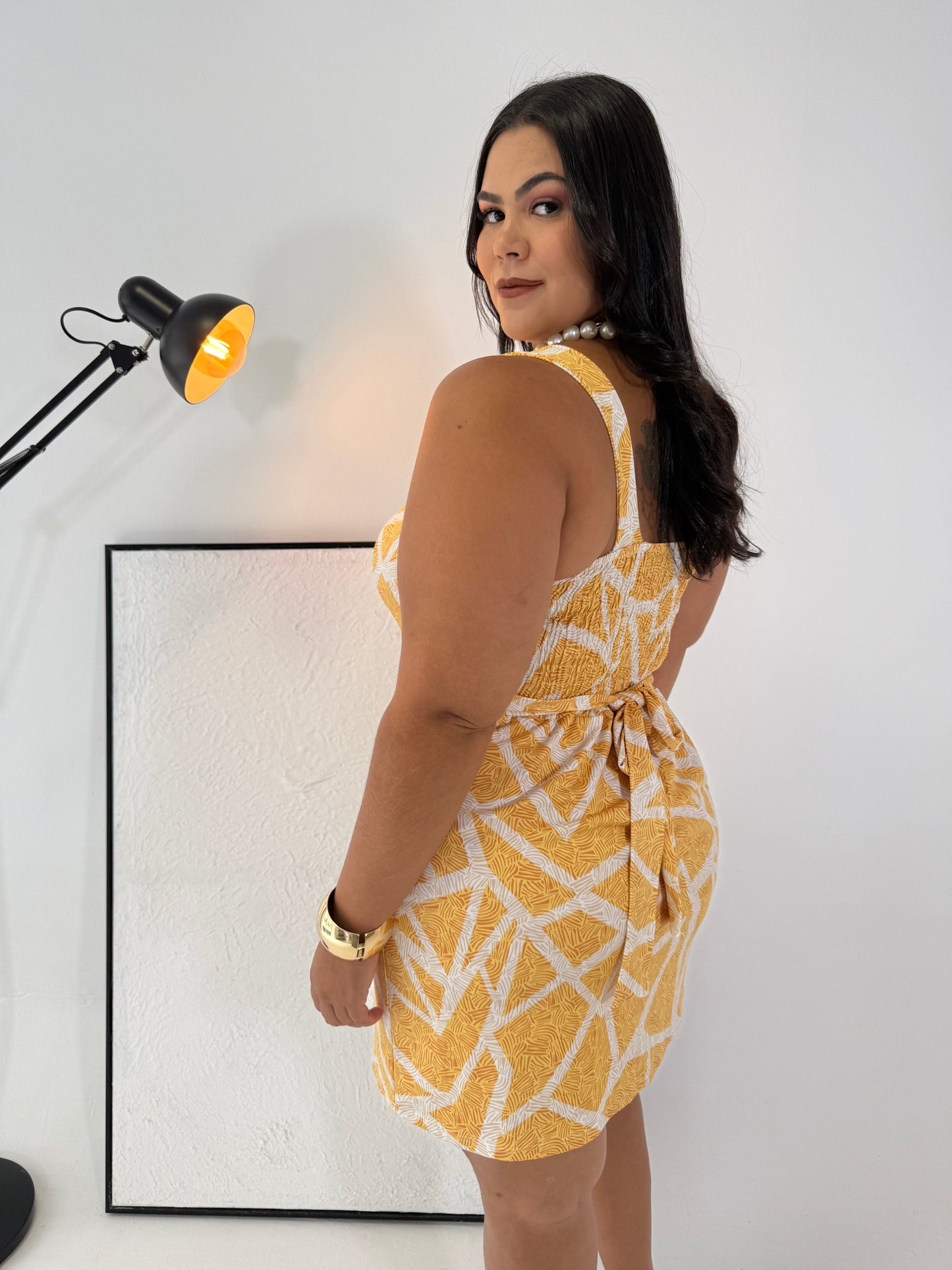 Macaquinho Feminino Alice Amarelo - Estilo Geométrico e Conforto em uma Peça Única