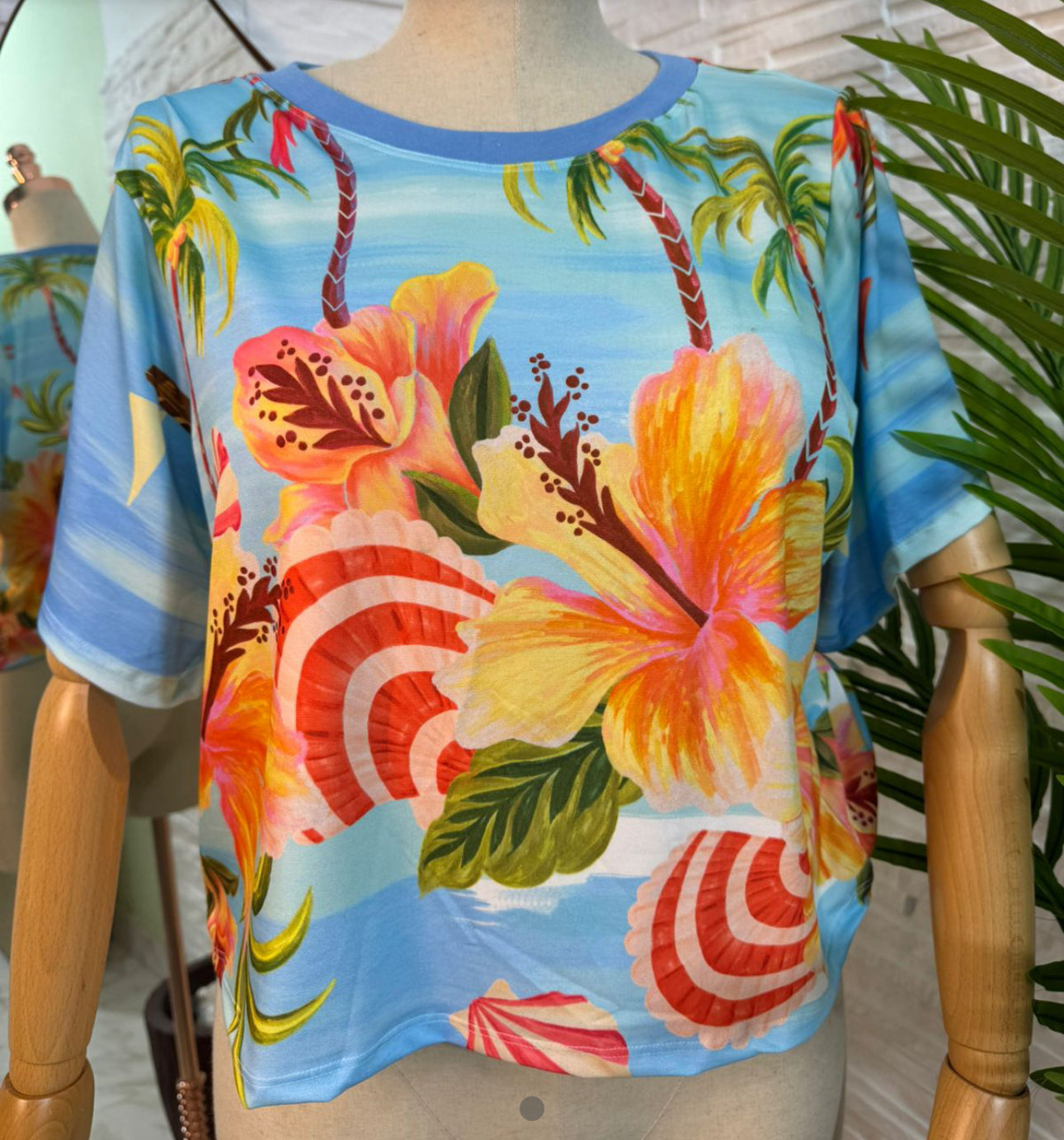 Blusa Luana em malha light - O Toque de Cor e Conforto que Seu Look Merece