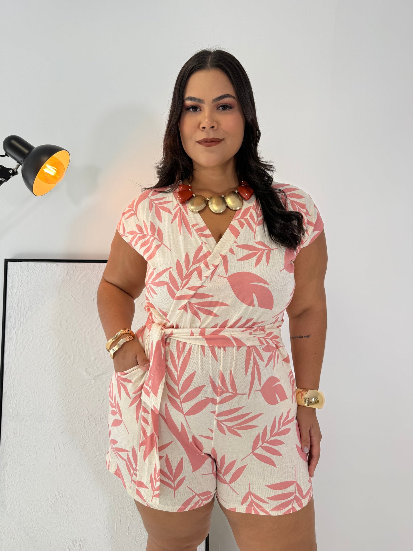 Macaquinho de Malha com Amarração Nati - O Equilíbrio Perfeito entre Conforto e Estilo