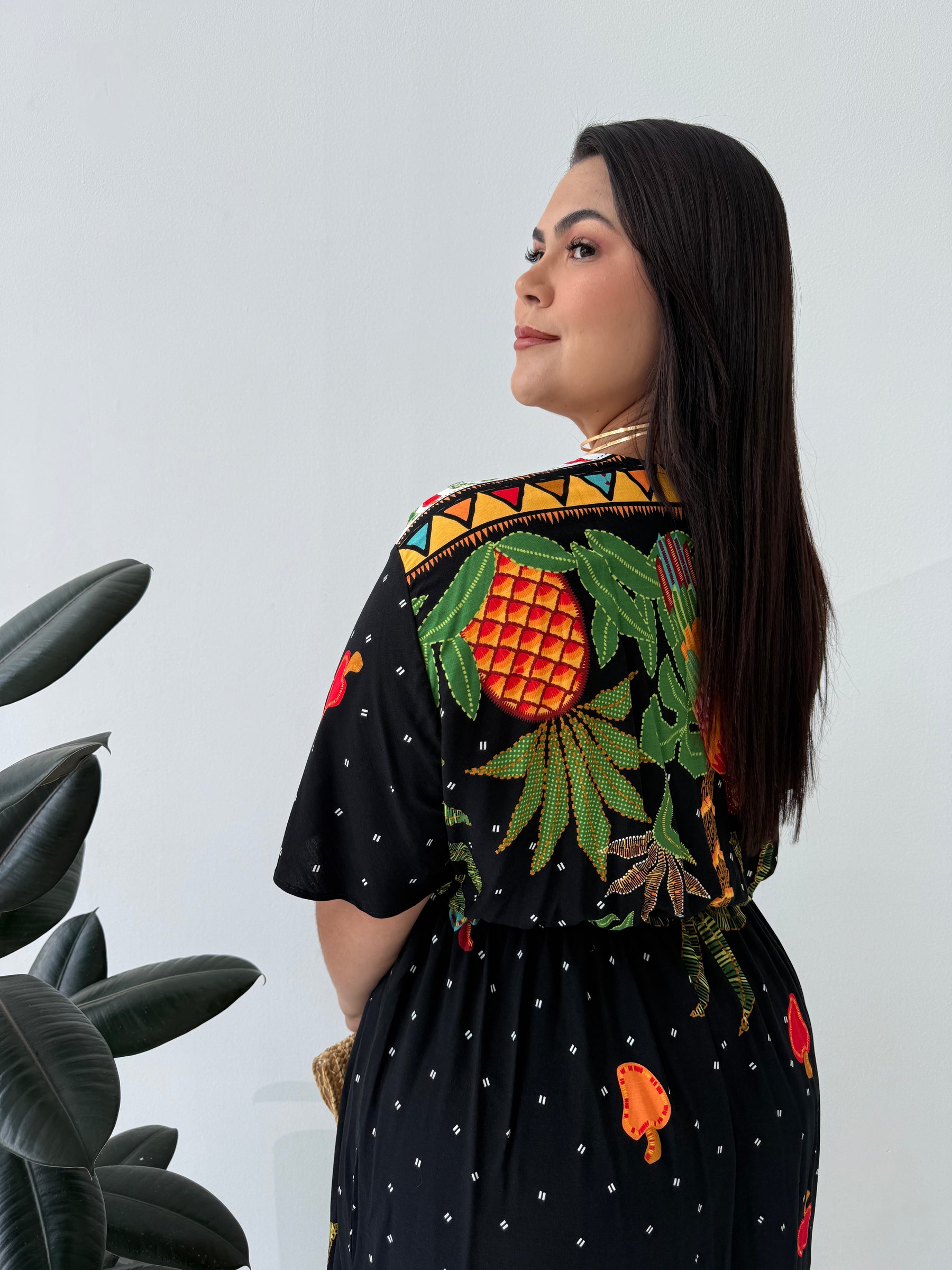 Vestido Encanto Floral Preto – Elegância Clássica e Feminilidade Natural