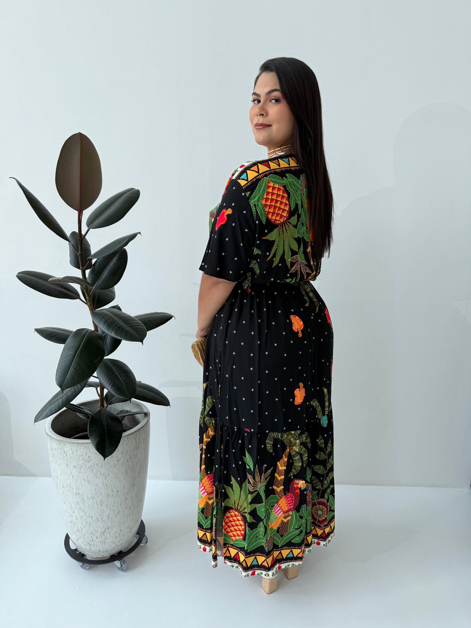 Vestido Encanto Floral Preto – Elegância Clássica e Feminilidade Natural