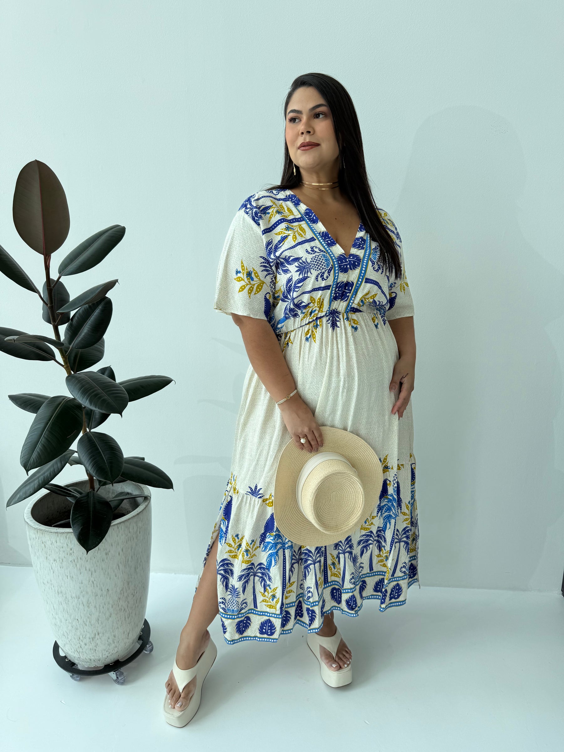 Vestido Encanto Floral Branco – Leveza, Feminilidade e Elegância Natural