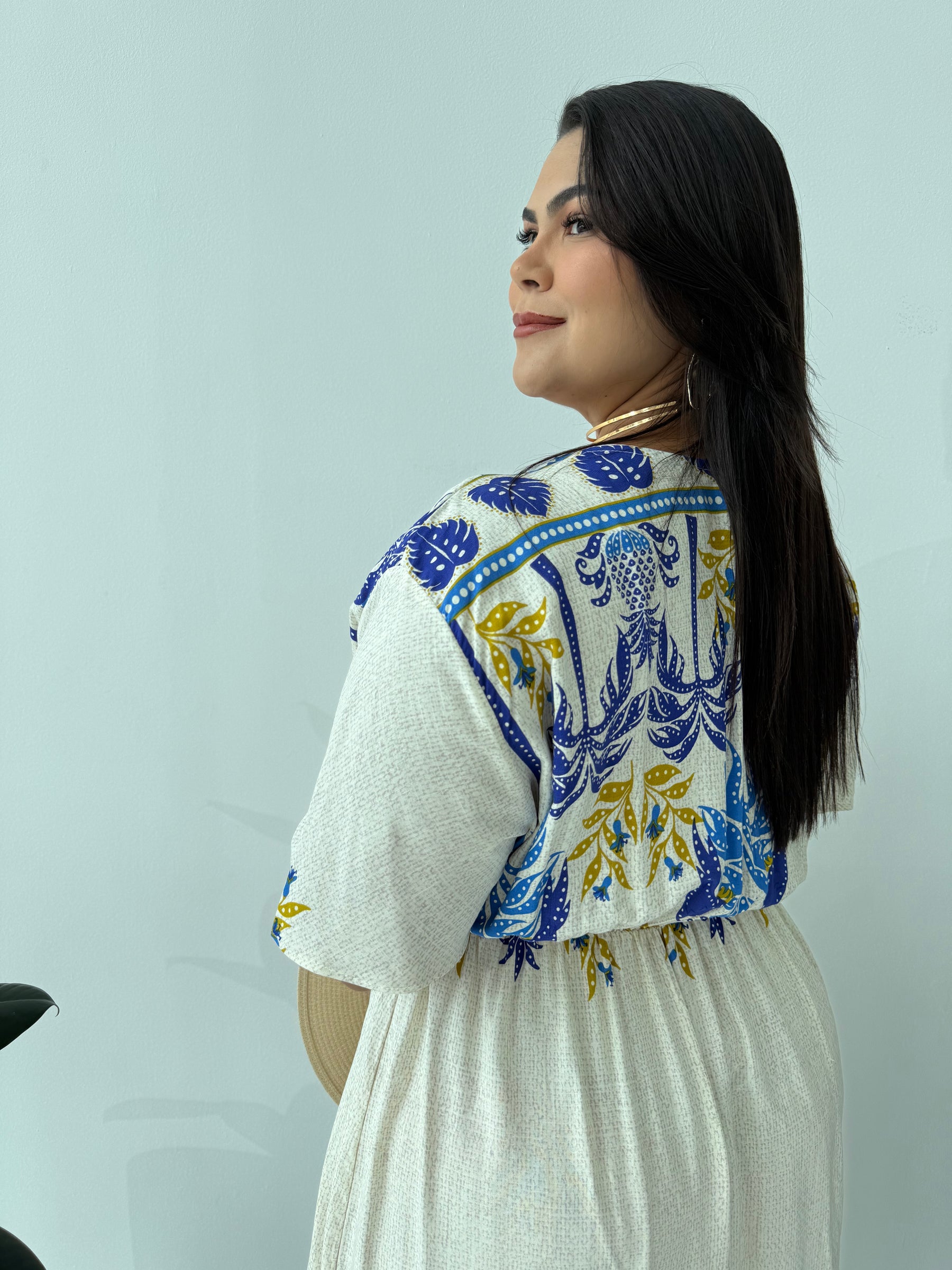 Vestido Encanto Floral Branco – Leveza, Feminilidade e Elegância Natural