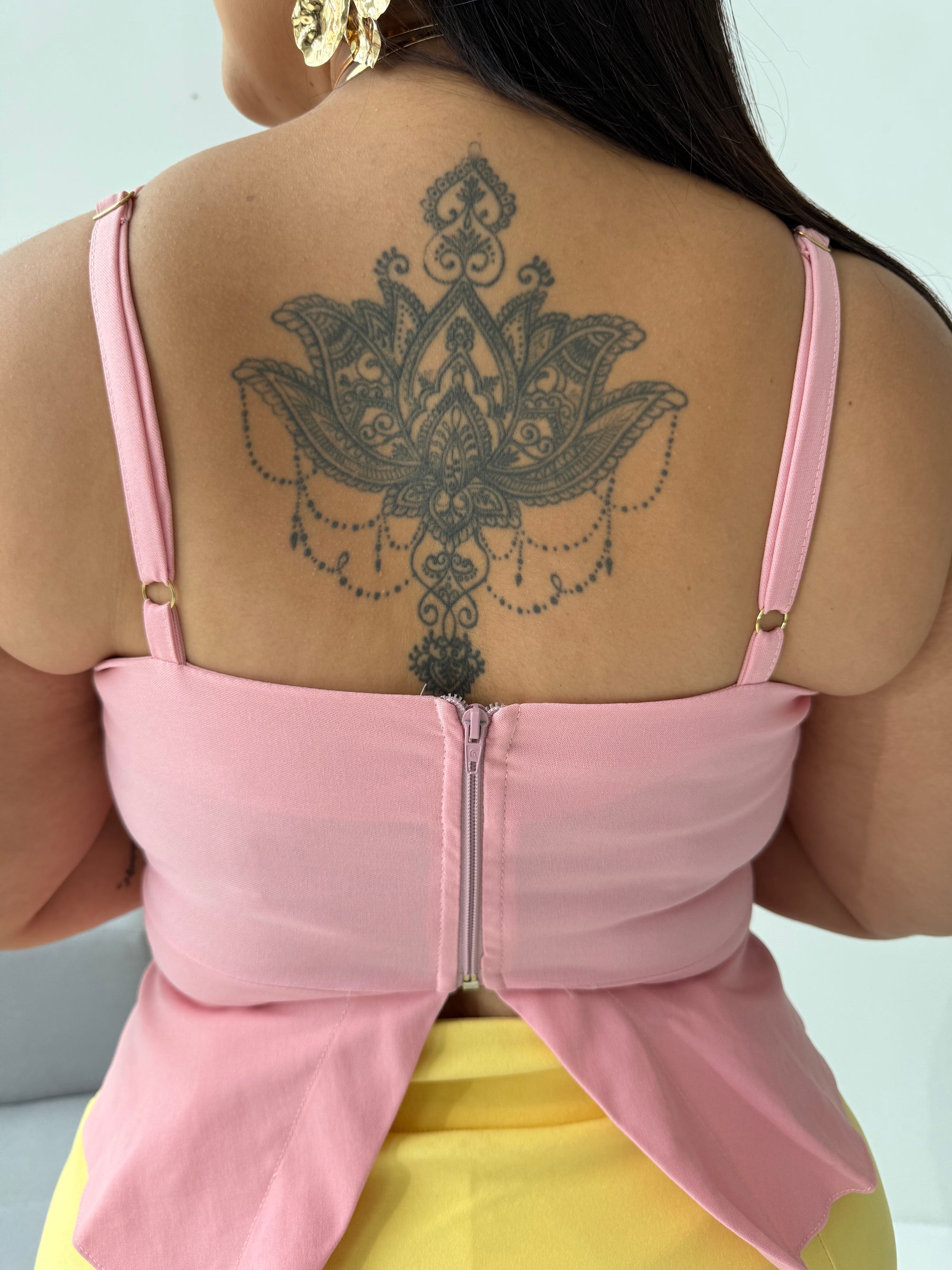 Blusa Candy Color Rosa – Delicadeza e Sofisticação com Toque Moderno