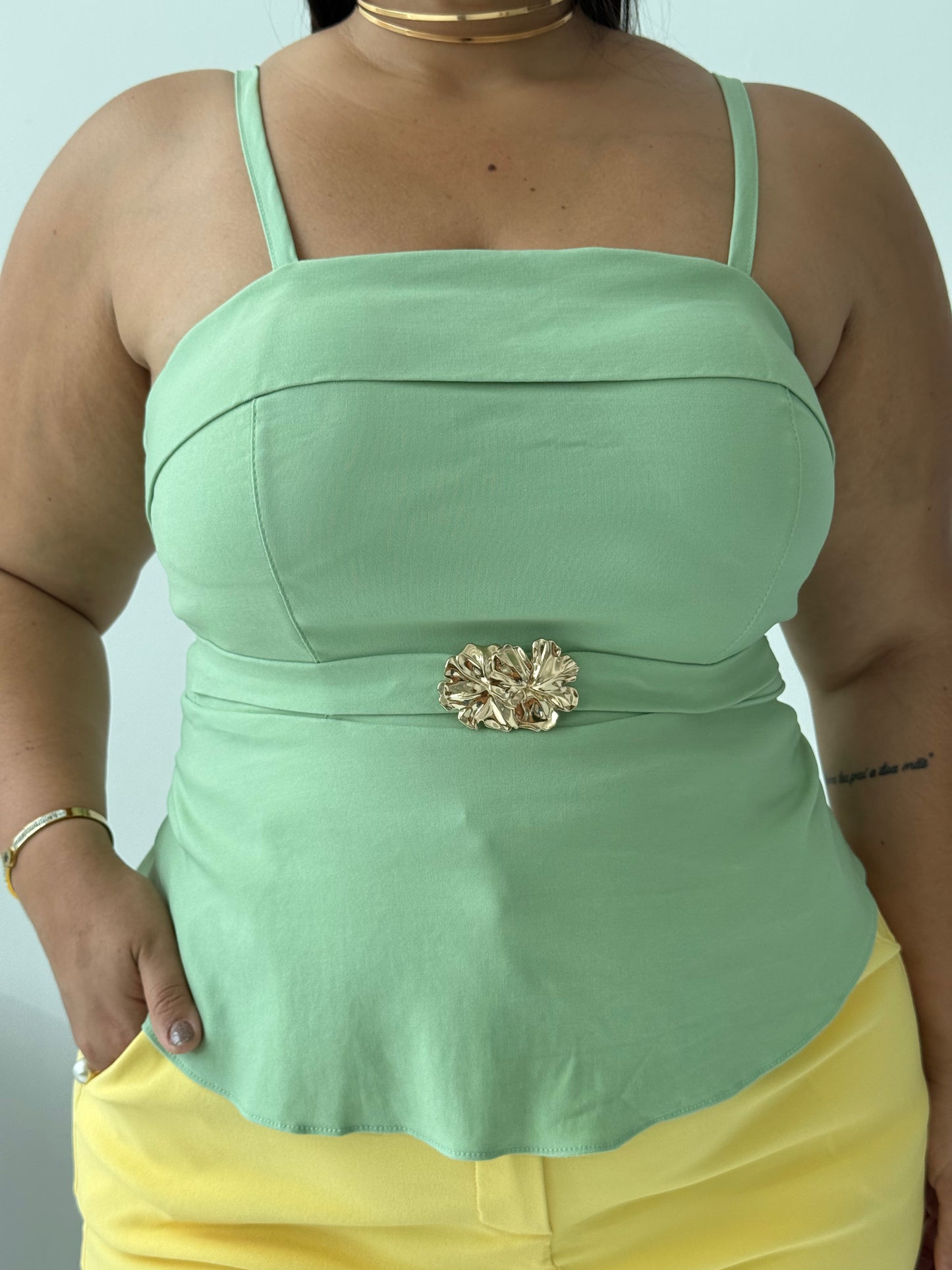 Blusa Candy Color Verde  – Elegância e Frescor em Cada Detalhe