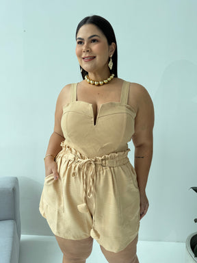 Short Nude – Sofisticação Neutra e Conforto Atemporal