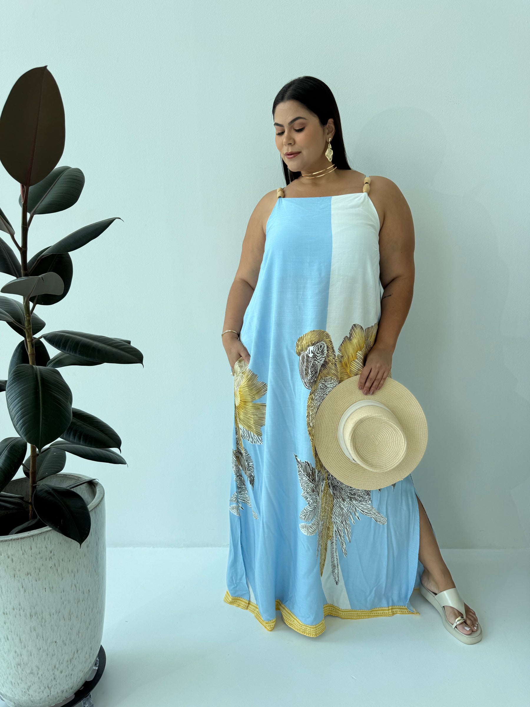 Vestido Santorine Azul com Branco – Elegância Mediterrânea e Leveza Atemporal